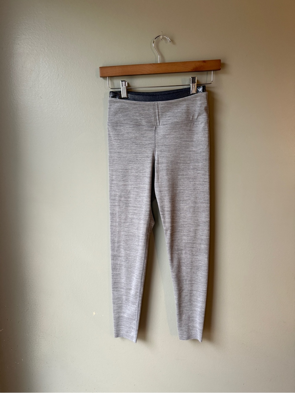 Victoria’s Secret PINK Gray High Waist Leggings Metallic Waistband Size Small